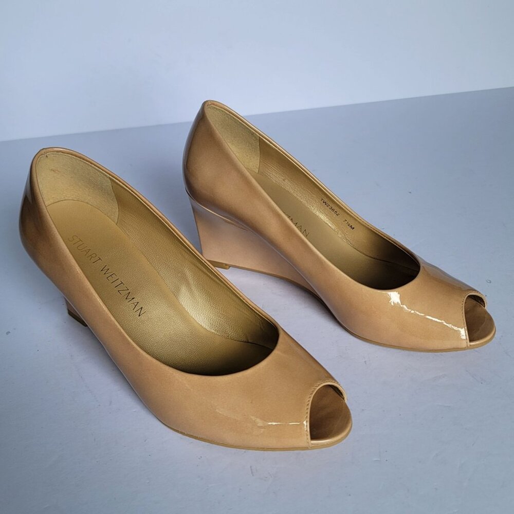 Stuart Weitzman Women's Nude Patent Leather Wedge Heels Peep Toe. Size 7.5M
